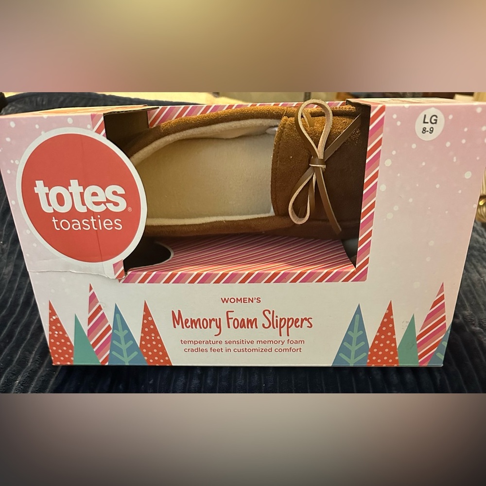 BNWT women’s memory foam slippers